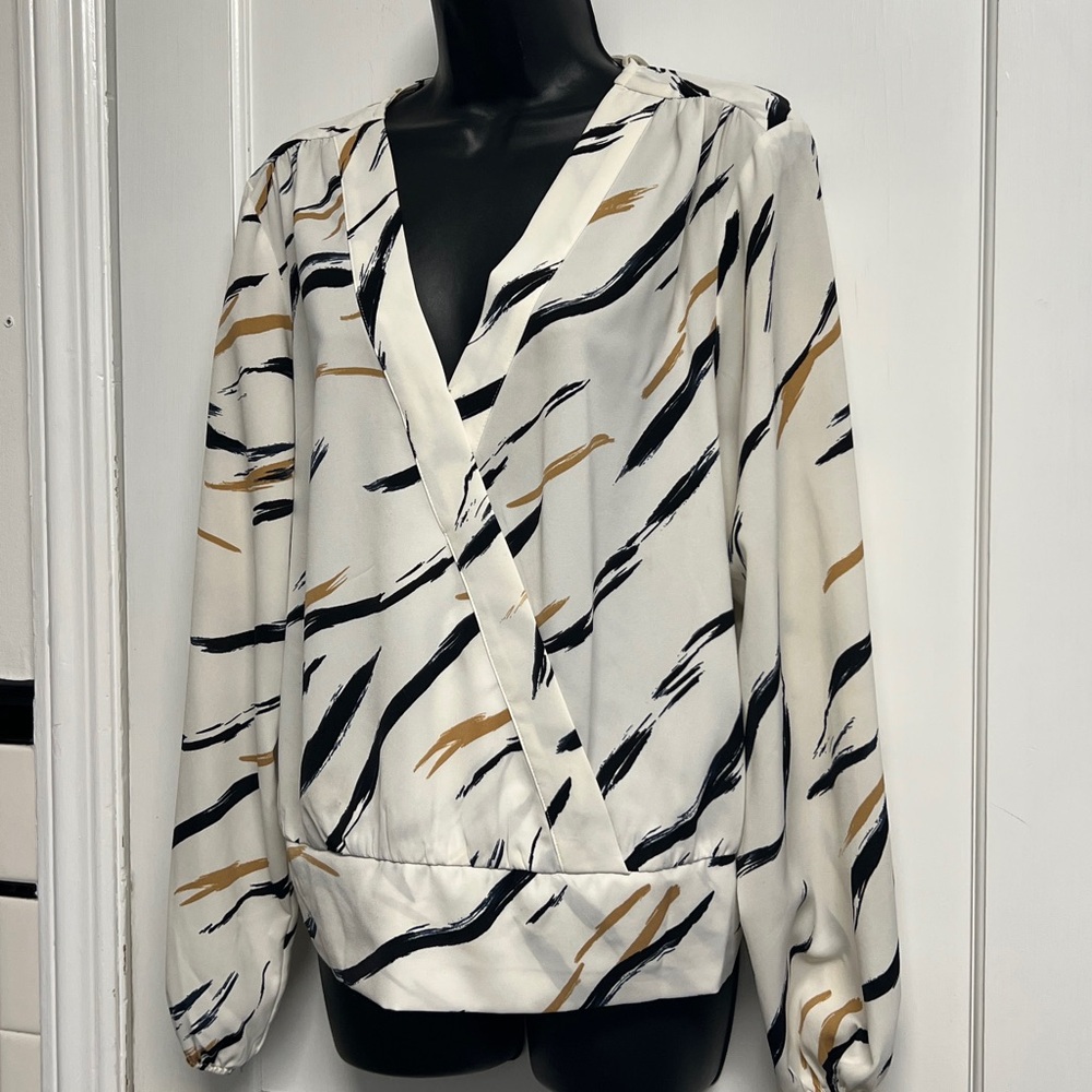 Nine West Ladies size XL blouse pillowy sleeves